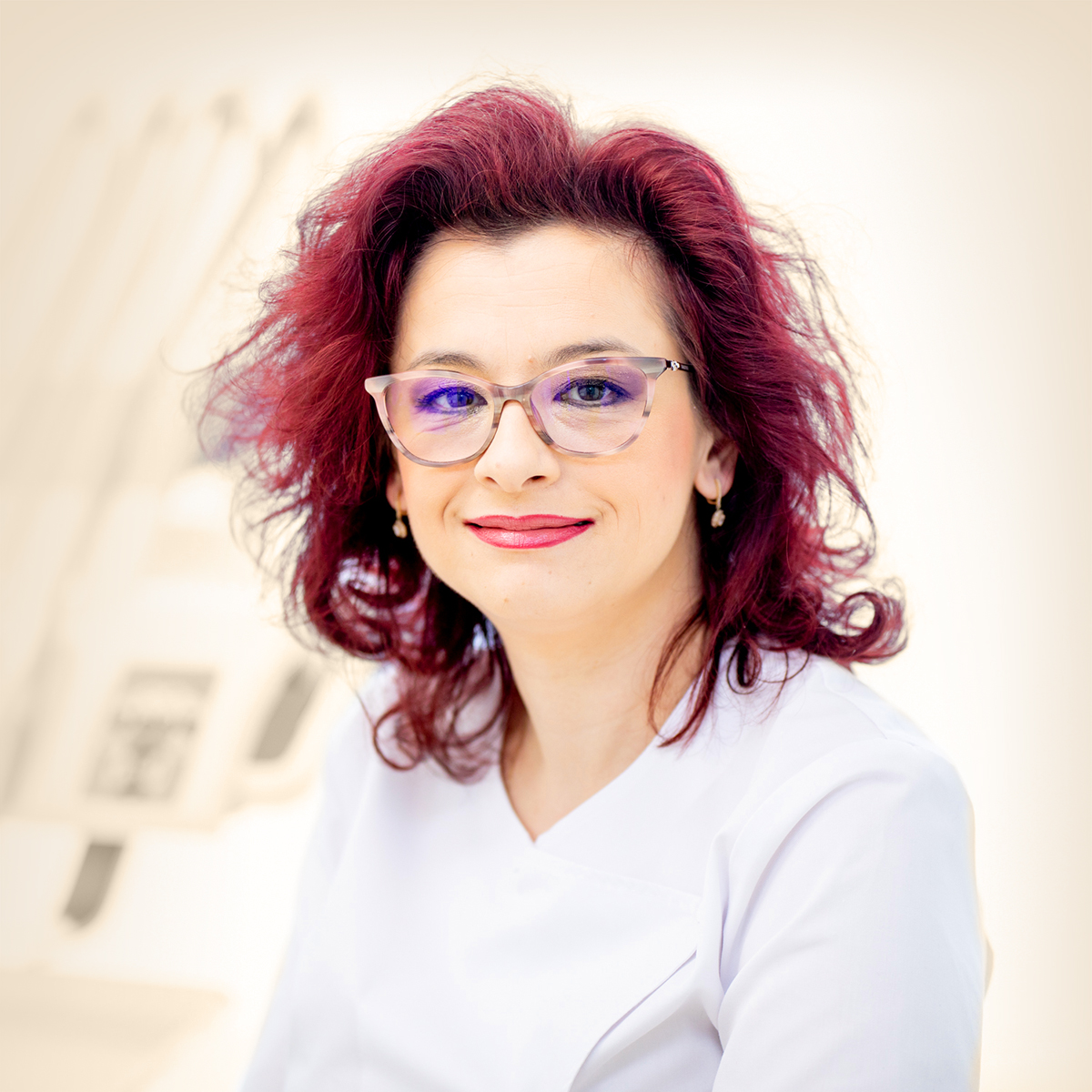 Dr. Ioana VÂȚĂ - Conferențiar Universitar Universitatea Apollonia Iași<br>Medic Primar Ortodonție și Ortopedie Dento-Facială<br>Doctor în Științe Medicale